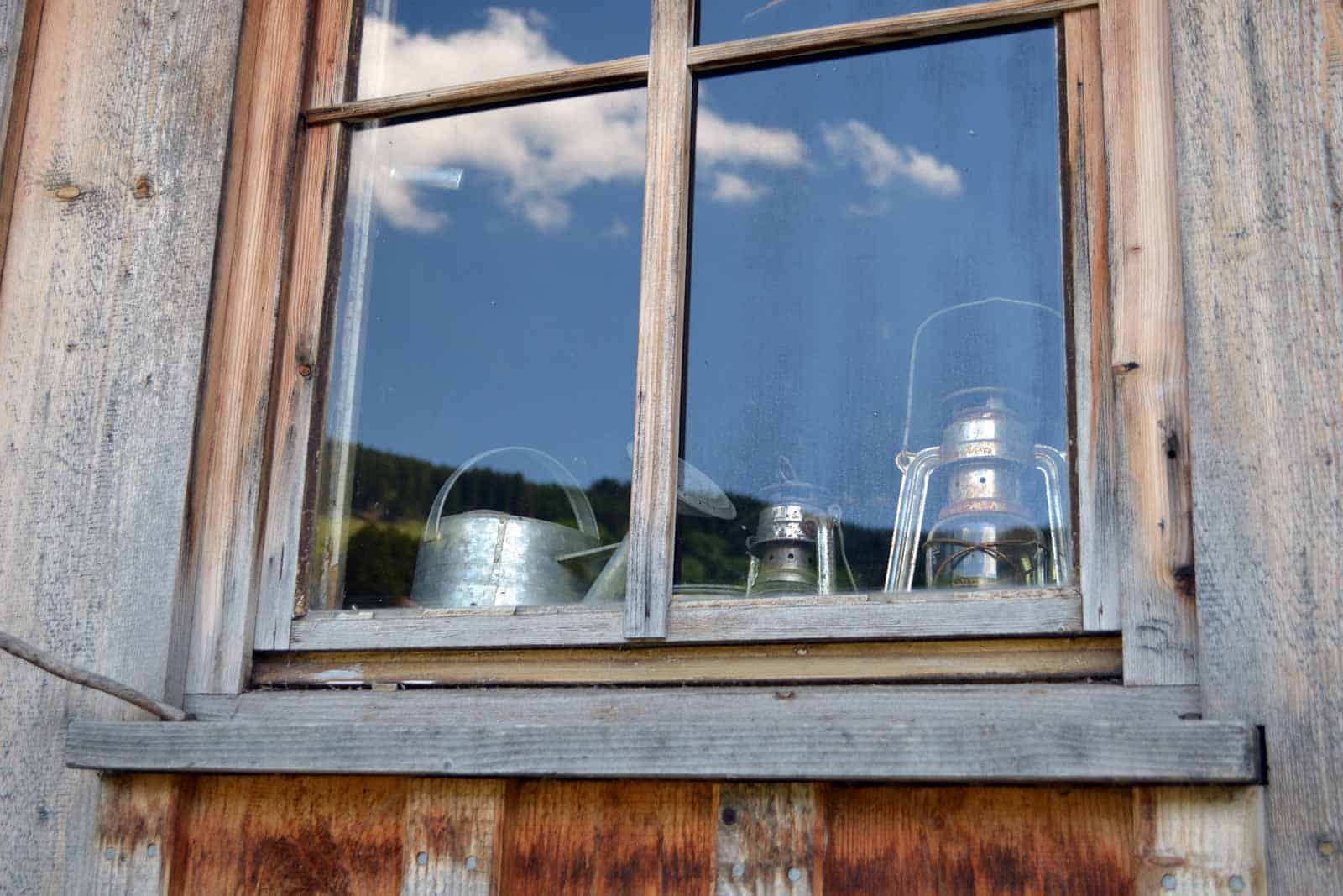 Holzhütte Holzfenster im Allgäu