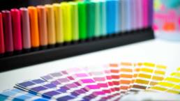 Markenfarben definieren Corporate Colors definieren mit Pantonefächer und Stabile Markern